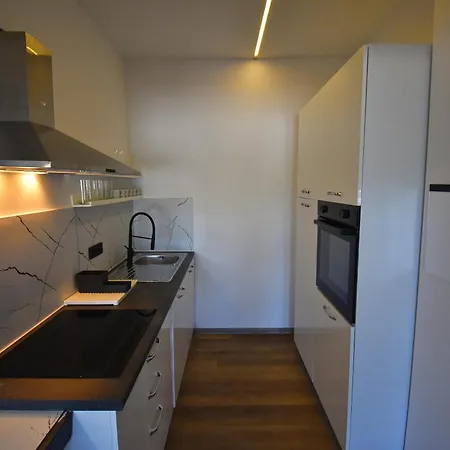 Apartma Fontana شقة